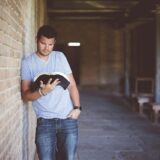 行政書士試験の勉強方法を解説！独学のメリットと使用教材も